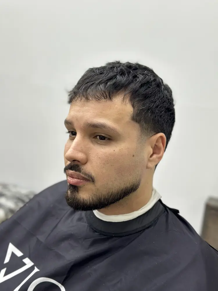 Corte con barba, de frente